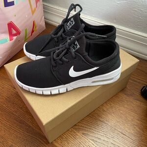 Nike Janoski